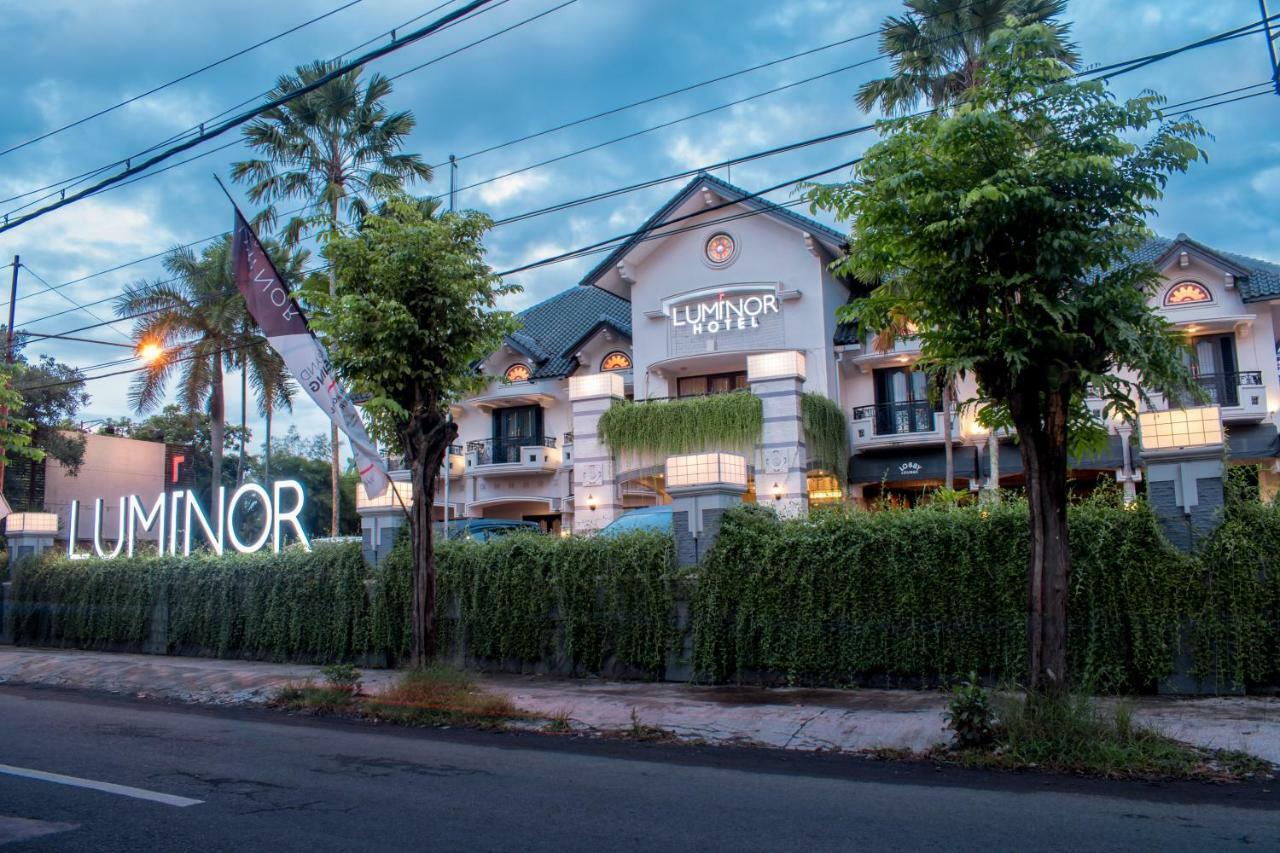 Luminor Hotel Jember By Wh Exterior foto